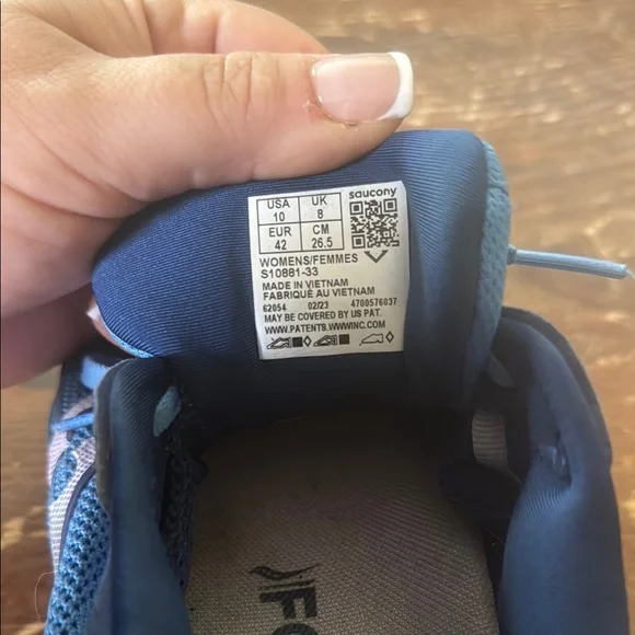 Blue saucony triumph women’s Running Shoes - Picture 9 of 10